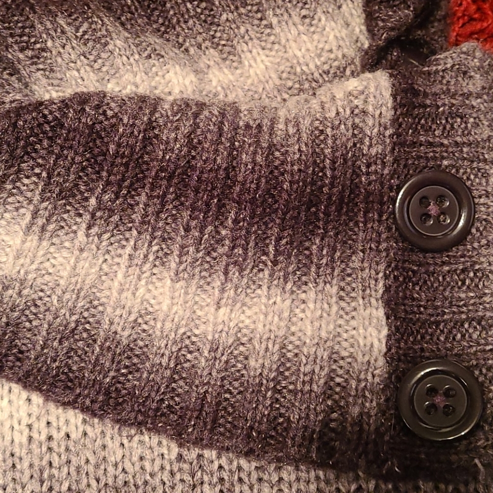 Sweater - Picture 7 of 8